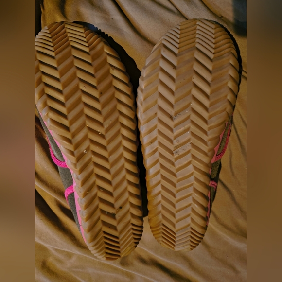 Sorel Pink Slippers - Picture 5 of 7